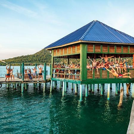 Mad Monkey Koh Rong Samloem Hostel เกาะรงสำลน ภายนอก รูปภาพ
