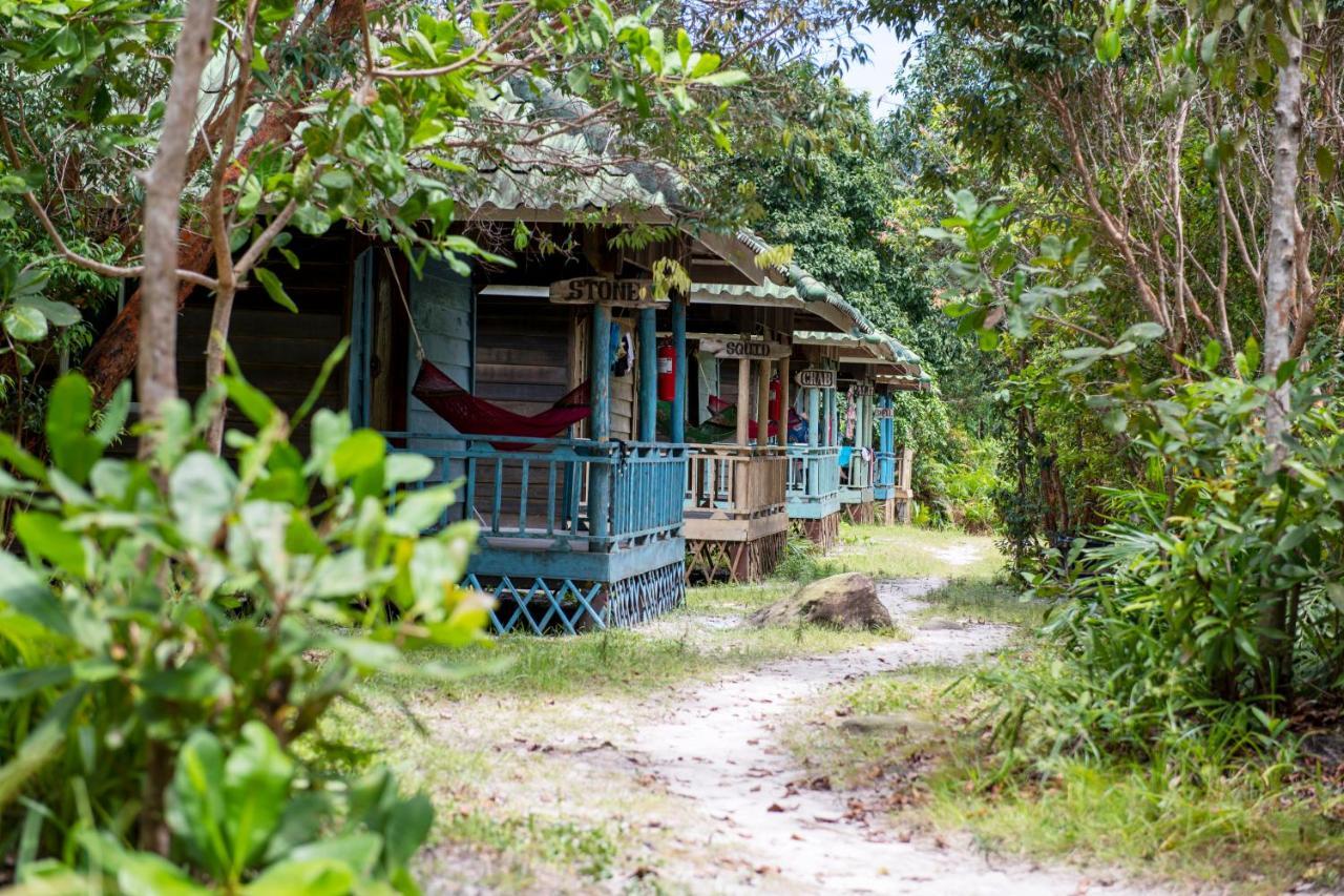Mad Monkey Koh Rong Samloem Hostel เกาะรงสำลน ภายนอก รูปภาพ